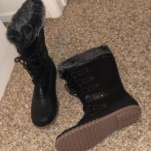 Snow boots NWT